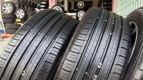 ขายล้อแม็กป้ายแดง civic fc 16&quot; ยางปี17 สนใจติดต่อ ร้าน ก.เจริญการยางครับ 081-3747940