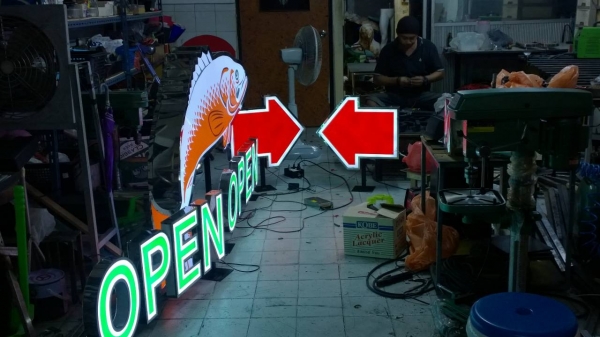 ออกแบบ ทำป้ายไฟ ตัวหนังสือ Led ป้ายร้านอาหาร คลีนิค