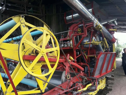 ขายรถเกี่ยวข้าวช้างน้อย 1.5ตัน เครื่องHINO 150เทอร์โบว์