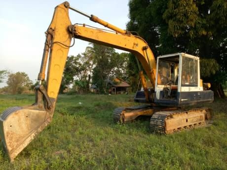 KOMATSU PC100-3