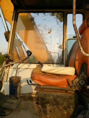 KOMATSU PC100-3
