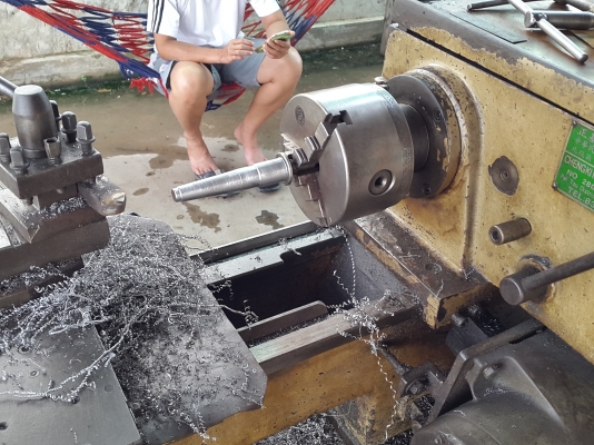 เครื่องกลึง 4 ฟุต 2 เพลา พร้อมใช้งาน ไฟบ้าน อุปกรณ์ครบๆๆ 45,000