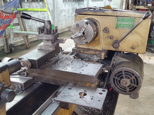 เครื่องกลึง 4 ฟุต 2 เพลา พร้อมใช้งาน ไฟบ้าน อุปกรณ์ครบๆๆ 45,000