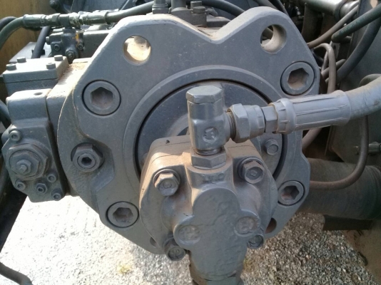 ขาย แบคโฮ KOBELCO SK200 Mark 3 ไฟฟ้าตัดแล้ว เครื่องดี ปั้มดี ช่วงล่างแน่น เอกสารเล่มทะเบียนครบ ราคาต่อรองได้ครับ