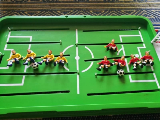 350 บ. ส่งฟรี083-2000058  LINE ID: line83292 เกมเตะฟุตบอลตั้งพื้นขนาดใหญ่ 70x42 cm. เล่นสองคนสนุกๆไม่ใช้ถ่านใช้มือควบคุมเอา ( ผู้เล่นหาย2ตัว)