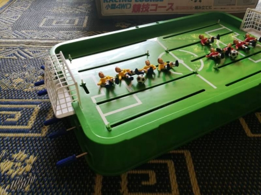 350 บ. ส่งฟรี083-2000058  LINE ID: line83292 เกมเตะฟุตบอลตั้งพื้นขนาดใหญ่ 70x42 cm. เล่นสองคนสนุกๆไม่ใช้ถ่านใช้มือควบคุมเอา ( ผู้เล่นหาย2ตัว)