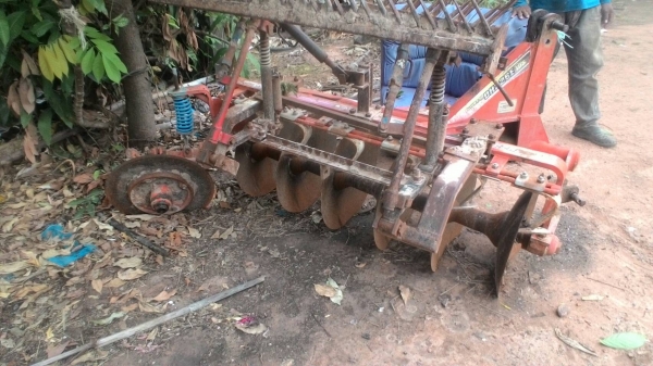 รถไถ 36 แรงปี 53 อุปกร 3 อย่าง ซ. ม 1700 นิด ฯฯ มือเดียวป้ายแดง ราคาเบาฯฯ 285000 บาท วันทูคอล 098 668-3479 dtac 094 283-9369 สิทธิ์ คับ