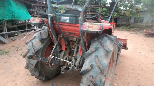 รถไถ 36 แรงปี 53 อุปกร 3 อย่าง ซ. ม 1700 นิด ฯฯ มือเดียวป้ายแดง ราคาเบาฯฯ 285000 บาท วันทูคอล 098 668-3479 dtac 094 283-9369 สิทธิ์ คับ