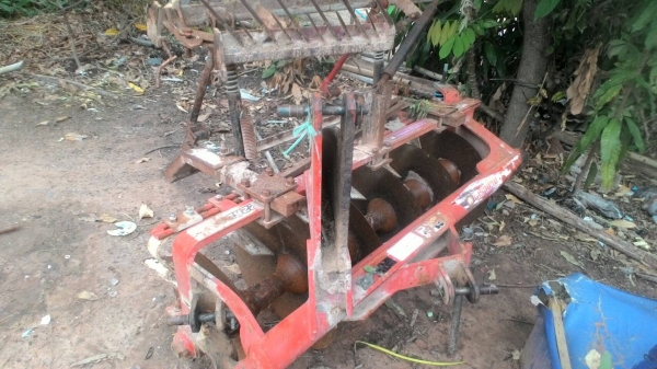 รถไถ 36 แรงปี 53 อุปกร 3 อย่าง ซ. ม 1700 นิด ฯฯ มือเดียวป้ายแดง ราคาเบาฯฯ 285000 บาท วันทูคอล 098 668-3479 dtac 094 283-9369 สิทธิ์ คับ