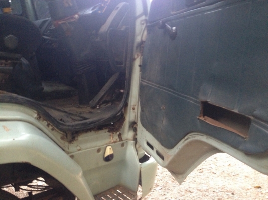 ขาย10ล้อดั๊มISUZU 240 แรงม้า หัวฟ้าแท้ กระบะสามมิตรลอนเฉียง สนใจโทร0819701072