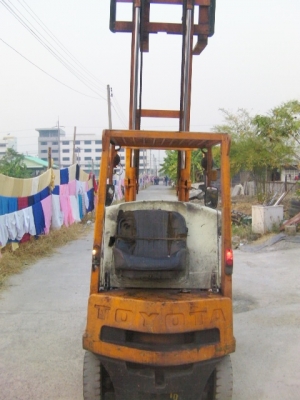 รถยกtoyota1ตันพร้อมใช้ยางตันเสาสูงเมตรกระบอกคู่ราคา89,000บาท