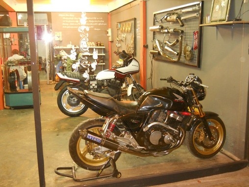 เปิดร้านอะไหล่แต่งบิ๊กไบค์ทุกรุ่นมีสินค้าให้เลือกมากมายย่านพระราม7วงศ์สว่าง เปิดร้านอะไหล่แต่งบิ๊กไบค์ทุกรุ่นมีสินค้าให้เลือกมากมายย่านพระราม7วงศ์สว่าง