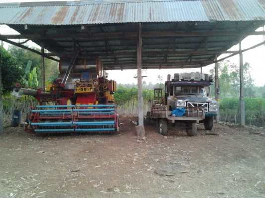 ขายแพ็คคู่!!!  รถเกี่ยว+รถลาก  รถเกี่ยว ศักดิ์พัฒนาฯ บิ๊ก37 อุ้ม2.5 ตัน เครื่องMITSU 6D17 210 แรง แห้งดี ไม่หลวม แรงจัด ปั๊ม ไดกิ้น23 ตัวเดินโม่ สภาพดี พร้อมรถลาก หัวยาว เพลาเดียว เครื่อง6BD1 165 แห้งจัด แรงดี สภาพสวย เอกสารเล่มทะเบียนพร้อม  พร้อมใช้ พร้อ