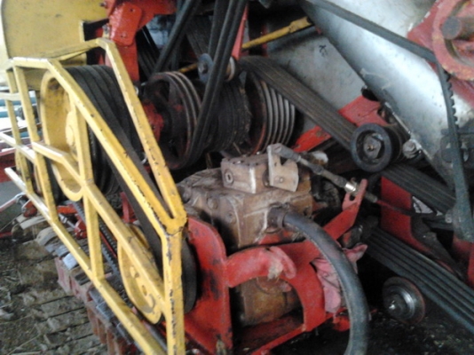 ขายแพ็คคู่!!!  รถเกี่ยว+รถลาก  รถเกี่ยว ศักดิ์พัฒนาฯ บิ๊ก37 อุ้ม2.5 ตัน เครื่องMITSU 6D17 210 แรง แห้งดี ไม่หลวม แรงจัด ปั๊ม ไดกิ้น23 ตัวเดินโม่ สภาพดี พร้อมรถลาก หัวยาว เพลาเดียว เครื่อง6BD1 165 แห้งจัด แรงดี สภาพสวย เอกสารเล่มทะเบียนพร้อม  พร้อมใช้ พร้อ