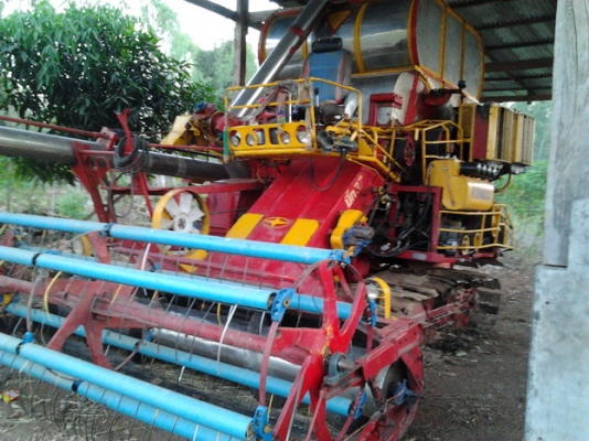 ขายแพ็คคู่!!!  รถเกี่ยว+รถลาก  รถเกี่ยว ศักดิ์พัฒนาฯ บิ๊ก37 อุ้ม2.5 ตัน เครื่องMITSU 6D17 210 แรง แห้งดี ไม่หลวม แรงจัด ปั๊ม ไดกิ้น23 ตัวเดินโม่ สภาพดี พร้อมรถลาก หัวยาว เพลาเดียว เครื่อง6BD1 165 แห้งจัด แรงดี สภาพสวย เอกสารเล่มทะเบียนพร้อม  พร้อมใช้ พร้อ