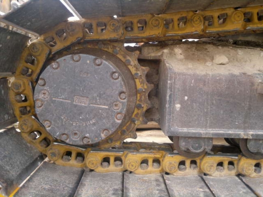 ขายรถแบคโฮ KOMATSU PC-200-7 ไฟฟ้ามี 8200 ช.ม ปี.2005 เล่มทะเบียน  รถสวยพร้อมใช้