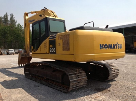 ขายรถแบคโฮ KOMATSU PC-200-7 ไฟฟ้ามี 8200 ช.ม ปี.2005 เล่มทะเบียน  รถสวยพร้อมใช้