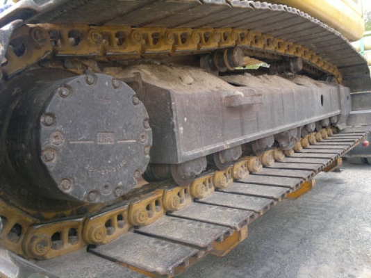 ขายรถแบคโฮ KOMATSU PC-200-7 ไฟฟ้ามี 8200 ช.ม ปี.2005 เล่มทะเบียน  รถสวยพร้อมใช้