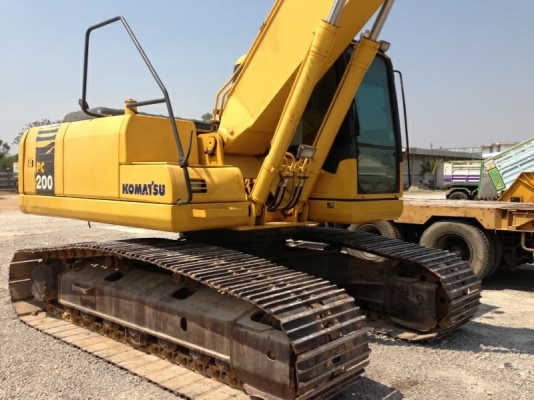 ขายรถแบคโฮ KOMATSU PC-200-7 ไฟฟ้ามี 8200 ช.ม ปี.2005 เล่มทะเบียน  รถสวยพร้อมใช้