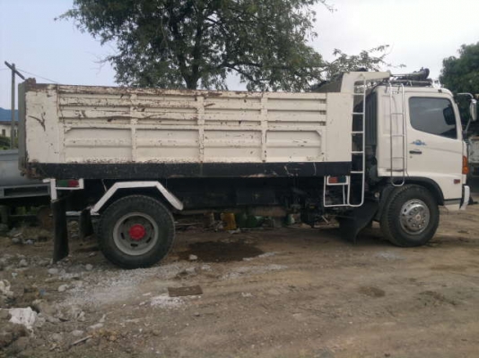 ขายรถ 6 ล้อ กระบะเหล็ก ยาว.4.50 ม. HINO เมก้า เครื่อง.212 แรงโบ ปี.47 รถสวยพร้อมใช้