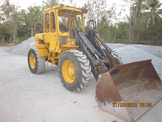 ต้องการขายรถตักเอวอ่อน VOLVO ขนาด 2 คิว 320,000 (ต่อรองได้)