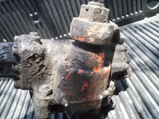 กระปุกพาวเวอร์ พวงมาลัย 10 ล้อ nissan UD