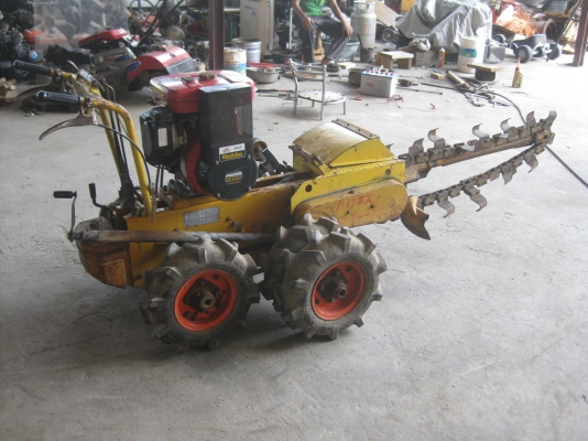 รถขุดรองดินเดินตาม BARONES พร้อมใช้