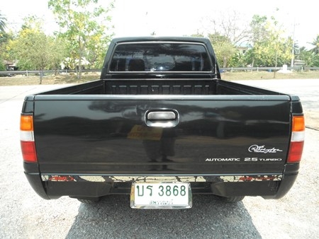 ขายอีซูซุโรดิโอขับ 4 เครื่อง 2500 สภาพดี พร้อมใช้งาน