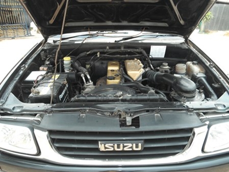 ขายอีซูซุโรดิโอขับ 4 เครื่อง 2500 สภาพดี พร้อมใช้งาน