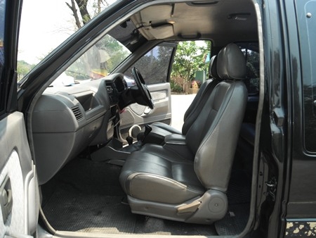 ขายอีซูซุโรดิโอขับ 4 เครื่อง 2500 สภาพดี พร้อมใช้งาน