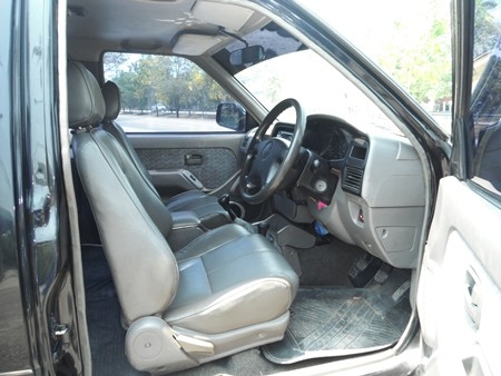 ขายอีซูซุโรดิโอขับ 4 เครื่อง 2500 สภาพดี พร้อมใช้งาน