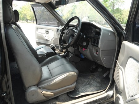 ขายอีซูซุโรดิโอขับ 4 เครื่อง 2500 สภาพดี พร้อมใช้งาน