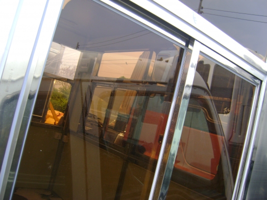 ขายตูออฟฟิตอลูมิเนียม ขนาด กว้าง 2.3 เมตร ยาว 3 เมตร ขายตูออฟฟิตอลูมิเนียม ขนาด กว้าง 2.3 เมตร ยาว 3 เมตร