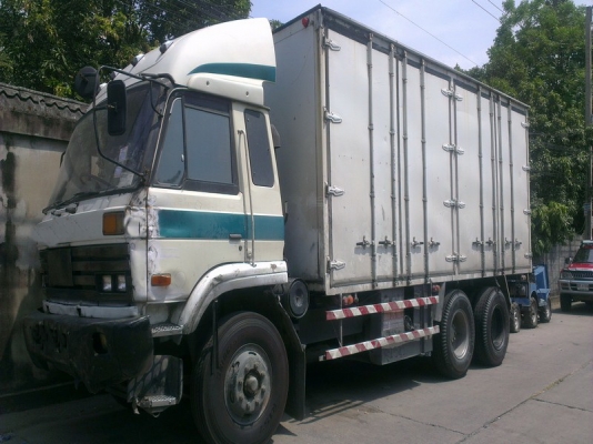 @@___10ล้อ NISSAN UD เพลาเดียวตู้แห้ง 10 บาน___@@