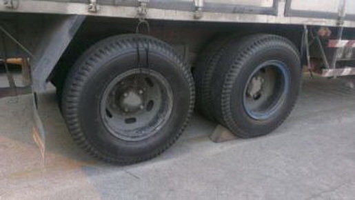 @@___10ล้อ NISSAN UD เพลาเดียวตู้แห้ง 10 บาน___@@