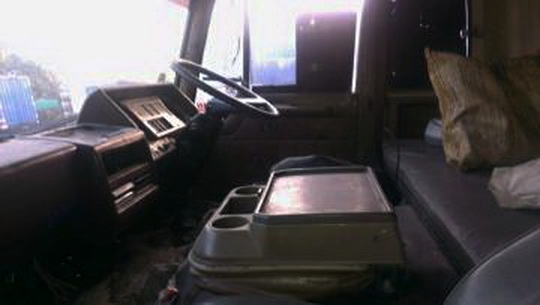 @@___10ล้อ NISSAN UD เพลาเดียวตู้แห้ง 10 บาน___@@