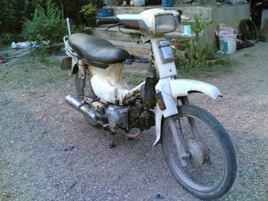 ขายดรีมคุรุสภา(ขาว)เครื่องดีพอใช้อะไหล่เดิม Noเล่มออกใบซื้อขายให้