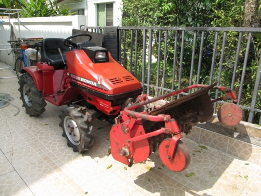 รหัส:13001132รถตัดหญ้าใช้เครื่องเบนซินHONDA GC05-1029393ขนาด11ps.