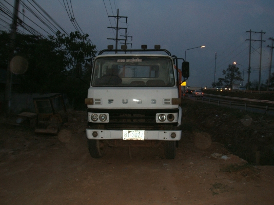 ขายด่วน รถสิบล้อ มิตซู 215K  1 เพลา เครื่อง EH700 (170 แรงม้า)  สภาพดี คัซซีดี เครื่องดี  ท้ายลาดขึ้นแมคโคร 120