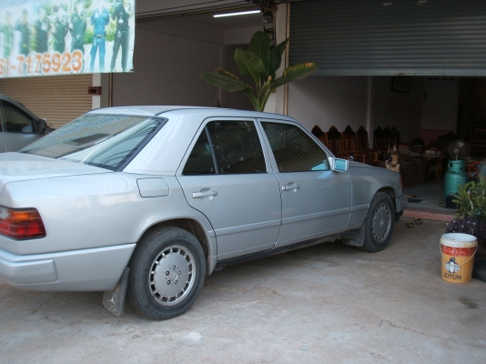 ขายด่วน รถเบ๊นซ์ 300E เครื่องเดิม ไม่เคยติดแก๊ส  ช่วงล่างดีมาก  ยางดี เครื่องดีมาก ดาวน์ได้ 30\%  สนใจติดต่อ 087-226-7088, 085-461-4633