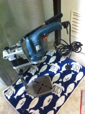 รายละเอียด ขายด่วน แท่นจับสว่านมือ รุ่นเล็ก SOLO (ของใหม่)