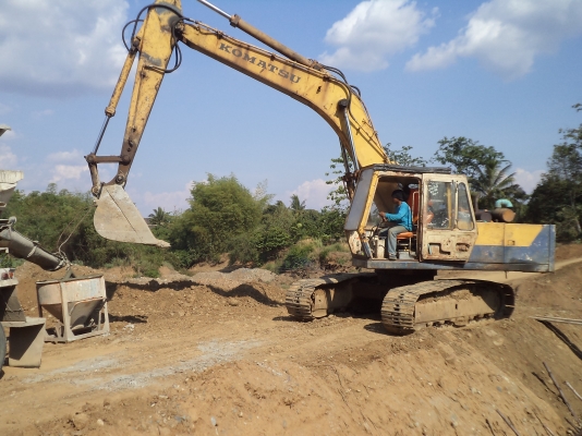 ขาย pc200-2  เจ้าของขายเอง โทร.081-9823052