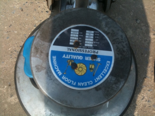 ขายด่วน เครื่องขัดพื้นสภาพดี มี 2 ตัวครับ จัดส่งได้ครับ