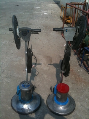 ขายด่วน เครื่องขัดพื้นสภาพดี มี 2 ตัวครับ จัดส่งได้ครับ