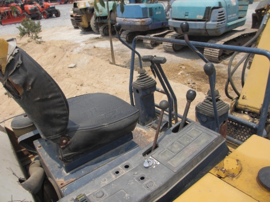 KOMATSU PC30-6  เก่าไทย เอวแน่น ปั็มแรง สภาพพร้อมใช้ สุดๆเอาไปแบ่งกันใช้ได้เลยครับ   น้องร็อค จัดหั้ย สนใจโทร สอบถามได้ 081-8535656