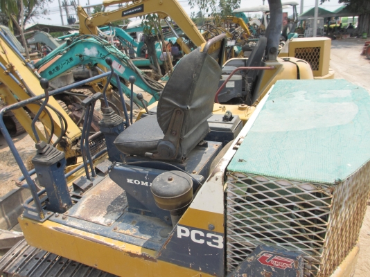 KOMATSU PC30-6  เก่าไทย เอวแน่น ปั็มแรง สภาพพร้อมใช้ สุดๆเอาไปแบ่งกันใช้ได้เลยครับ   น้องร็อค จัดหั้ย สนใจโทร สอบถามได้ 081-8535656