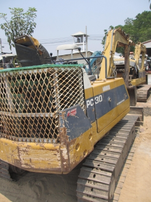 KOMATSU PC30-6  เก่าไทย เอวแน่น ปั็มแรง สภาพพร้อมใช้ สุดๆเอาไปแบ่งกันใช้ได้เลยครับ   น้องร็อค จัดหั้ย สนใจโทร สอบถามได้ 081-8535656