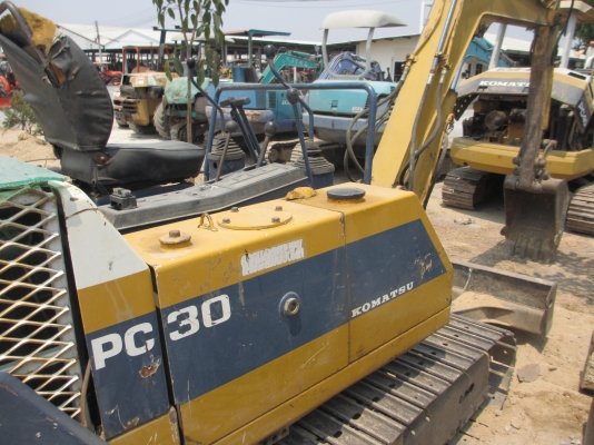 KOMATSU PC30-6  เก่าไทย เอวแน่น ปั็มแรง สภาพพร้อมใช้ สุดๆเอาไปแบ่งกันใช้ได้เลยครับ   น้องร็อค จัดหั้ย สนใจโทร สอบถามได้ 081-8535656