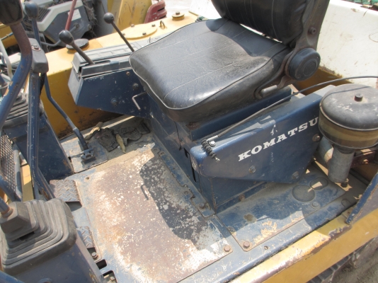 KOMATSU PC30-6  เก่าไทย เอวแน่น ปั็มแรง สภาพพร้อมใช้ สุดๆเอาไปแบ่งกันใช้ได้เลยครับ   น้องร็อค จัดหั้ย สนใจโทร สอบถามได้ 081-8535656