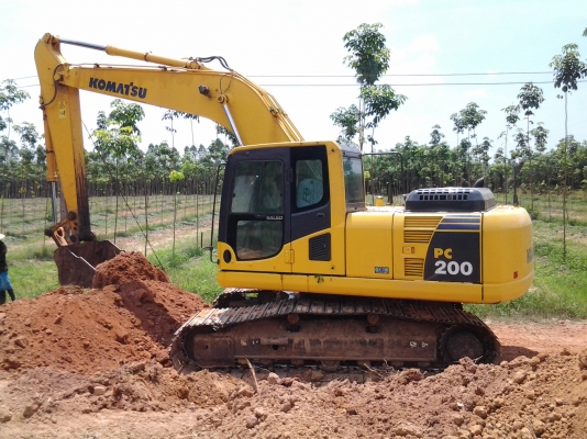 ขายด่วน!! KOMATSU PC 200-8 ไมล์ชม. 14,000 สภาพสวยค่ะ พร้อมใช้งาน เอกสารเล่มทะเบียน สนใจติดต่อ ญาดา 082-4487788
